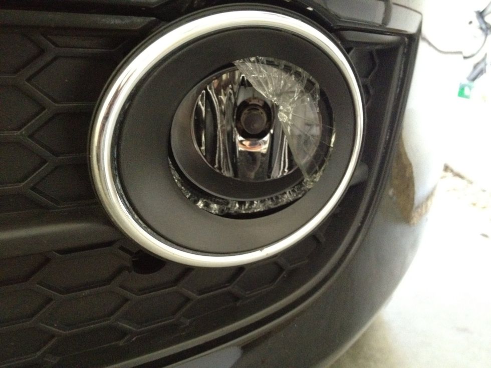 And a broken fog light... The bulb in mine remained intact however the glass part of the unit shattered. I will show you how to change/remove bulbs in addition to replacing the unit in this Snapguide.