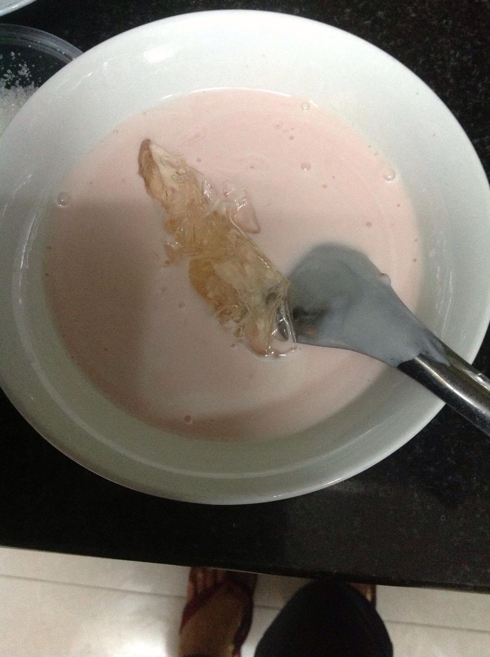 And add gelatins here.... Throw the water always