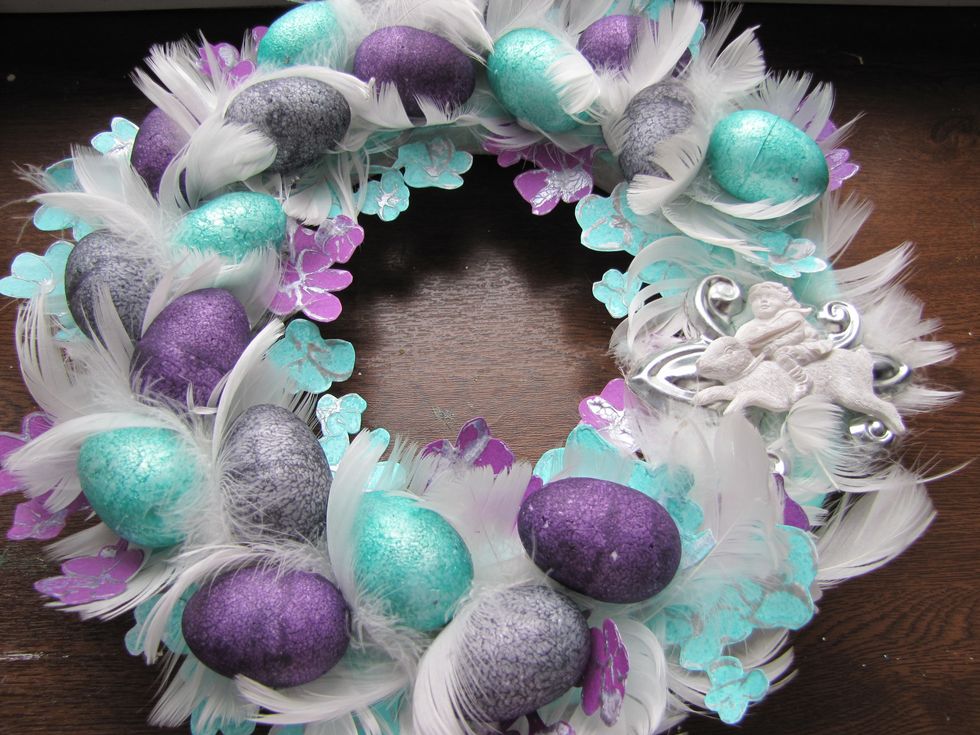 And add it to the project. I added also more feathers here and there.
