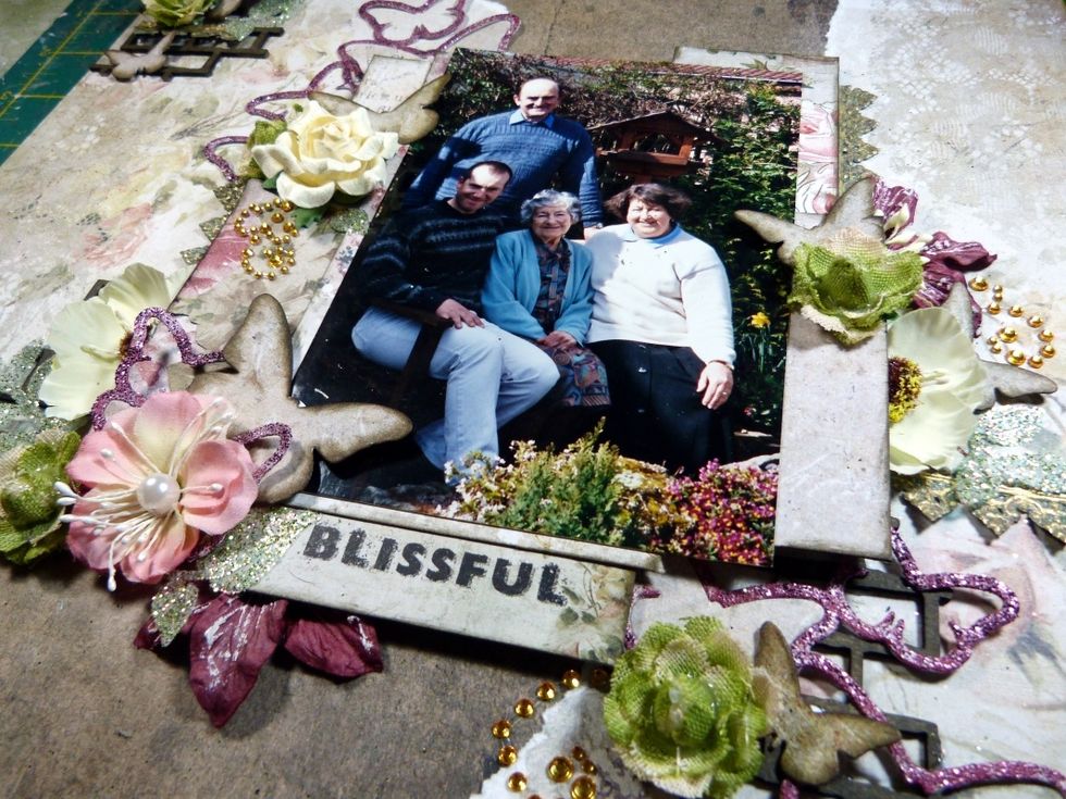 ..... and add to the flower clusters around the layout to finish.