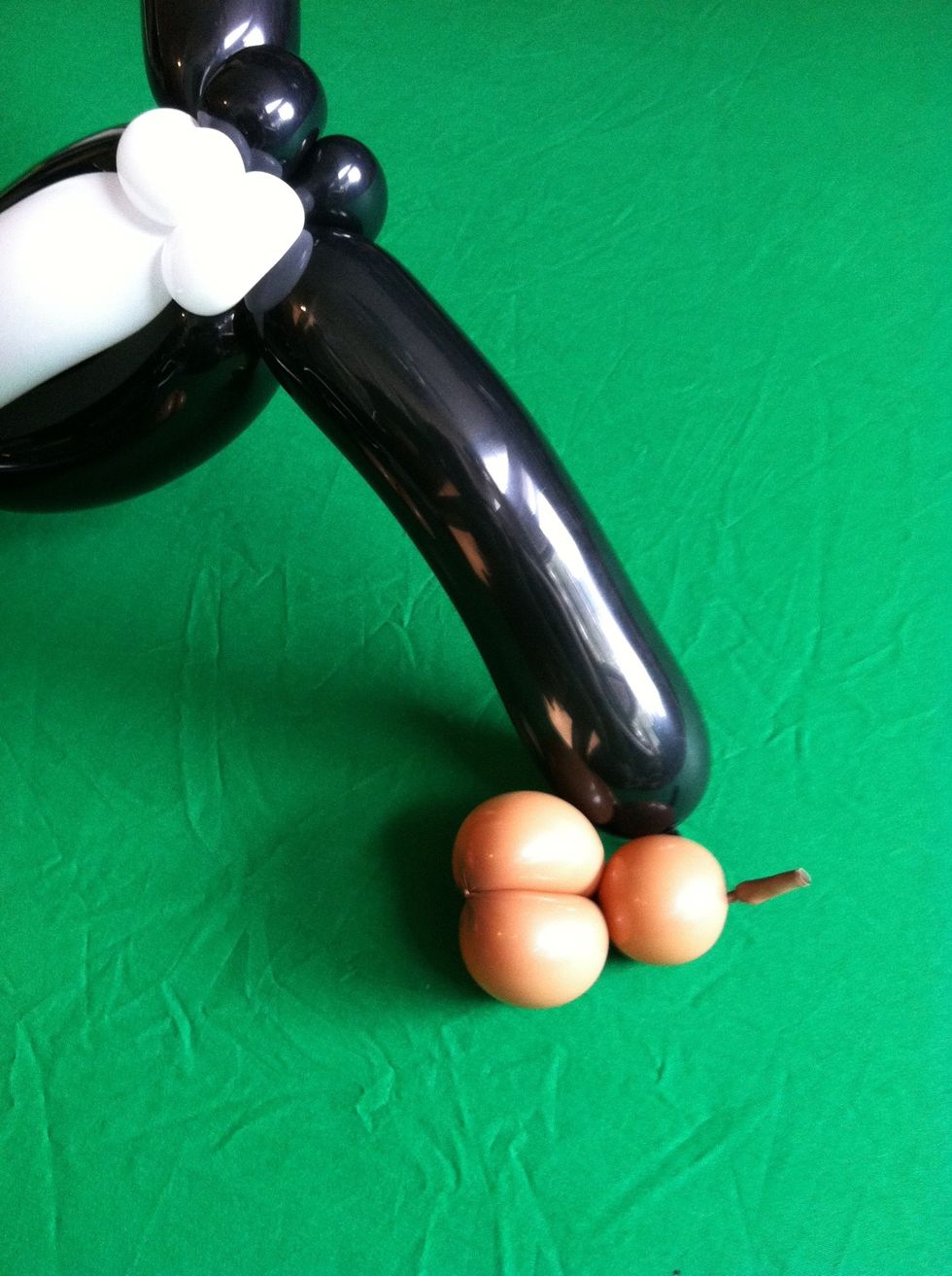 And attach it to arm using nozzle of black balloon