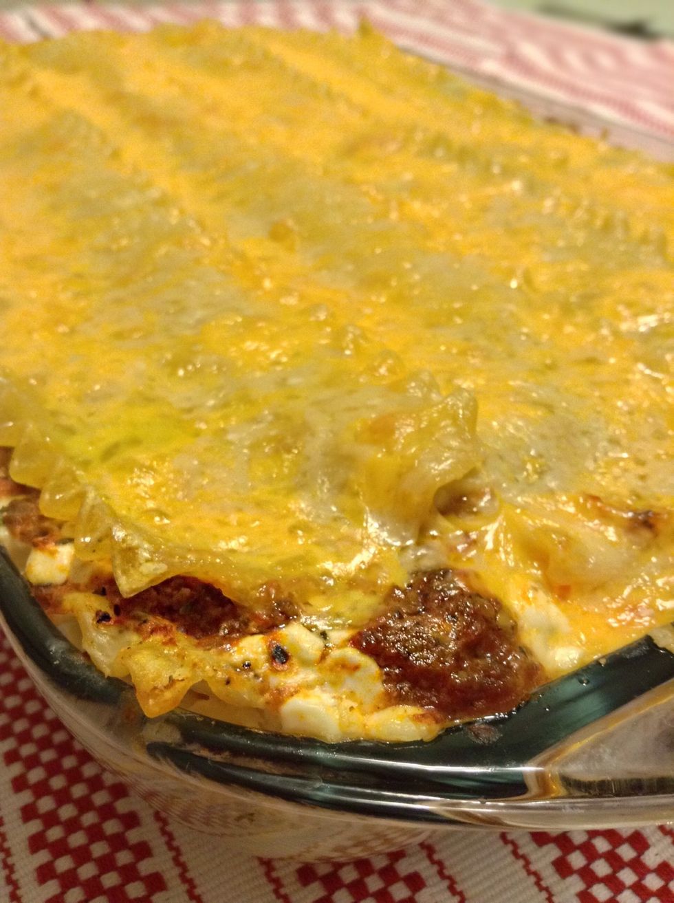 And BAMMMM you're done! Serve this to anyone and I promise they'll be begging for the recipe. It's just too good not to have in your recipe book!!
