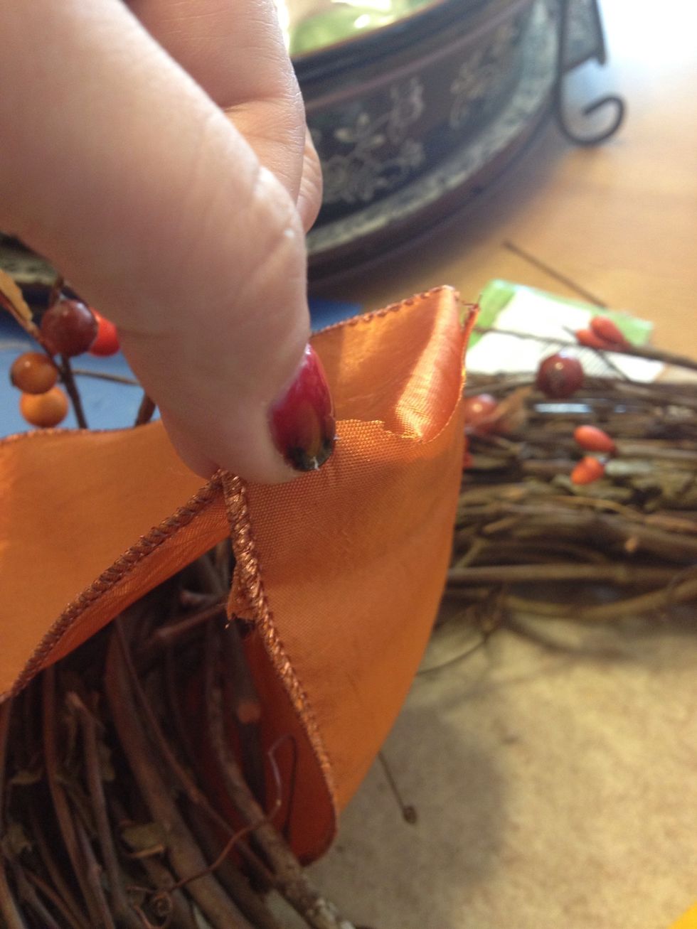And connect other end. Do this around the wreath. This is going to be your hook to hang up the wreath.
