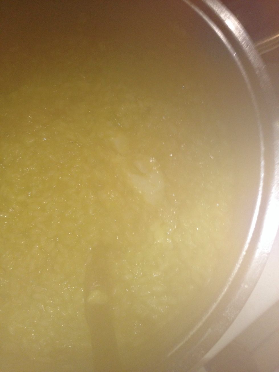 And continue adding the broth in the rice shaking ALL THE TIME or the risotto will not be good! When the broth ends (in 30 mins) because the rice absorbed it taste and try the rice