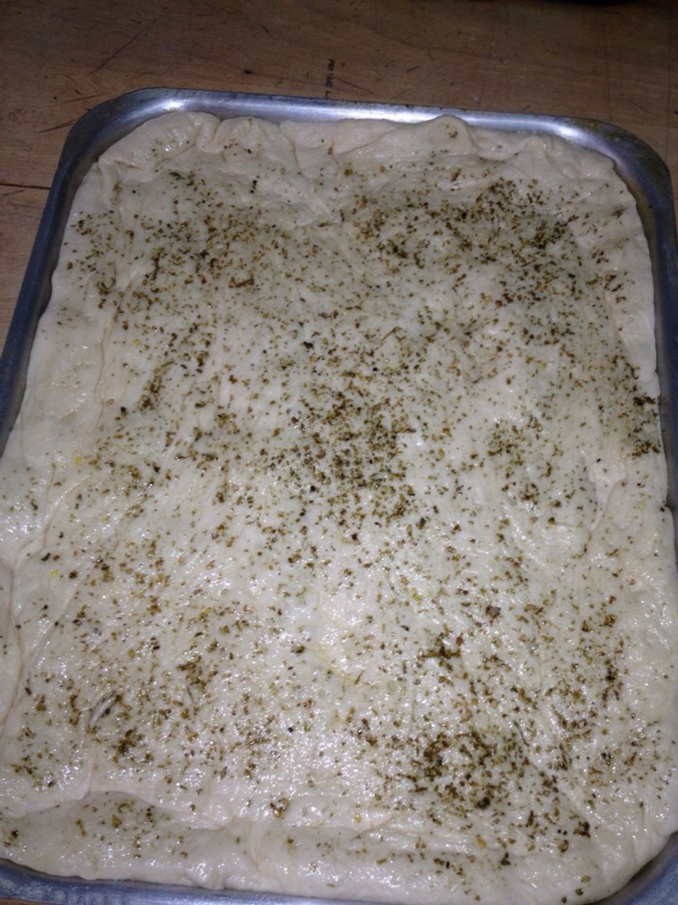 And drizzle the zaatar and grinding of sea salt.