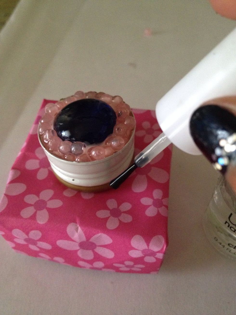 And drop it around the edges of the handle where it touches the box to seal it on, like this.