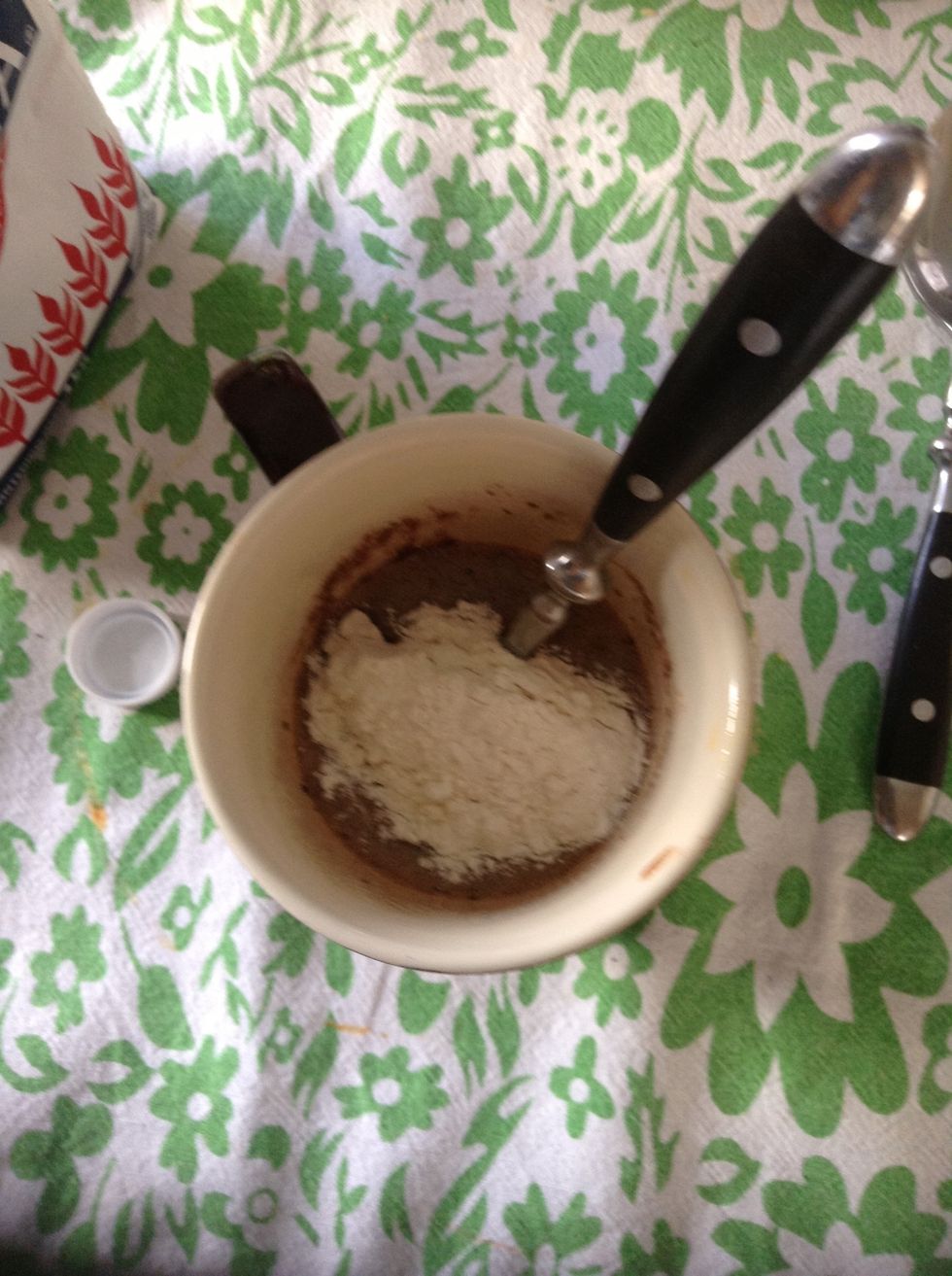 And finally 4 tablespoons of flour. Stir between each scoop