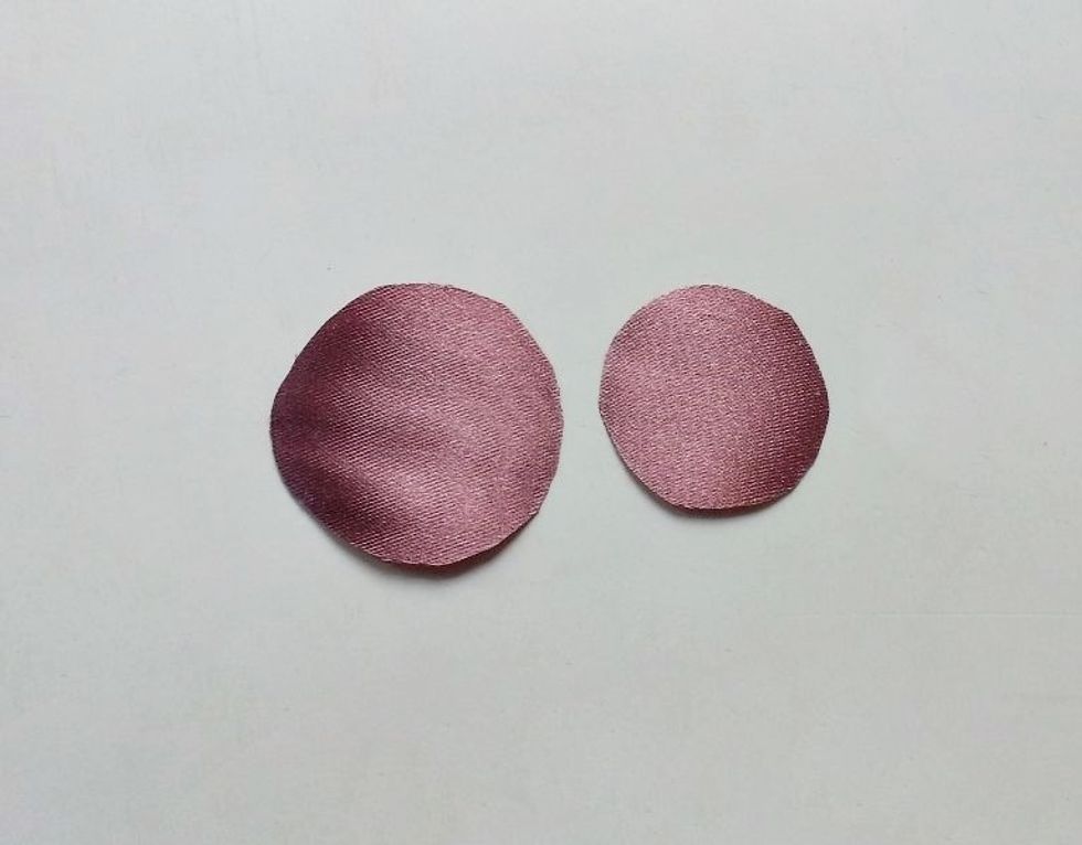 And finally we need 2 pieces for the center part of the flower.