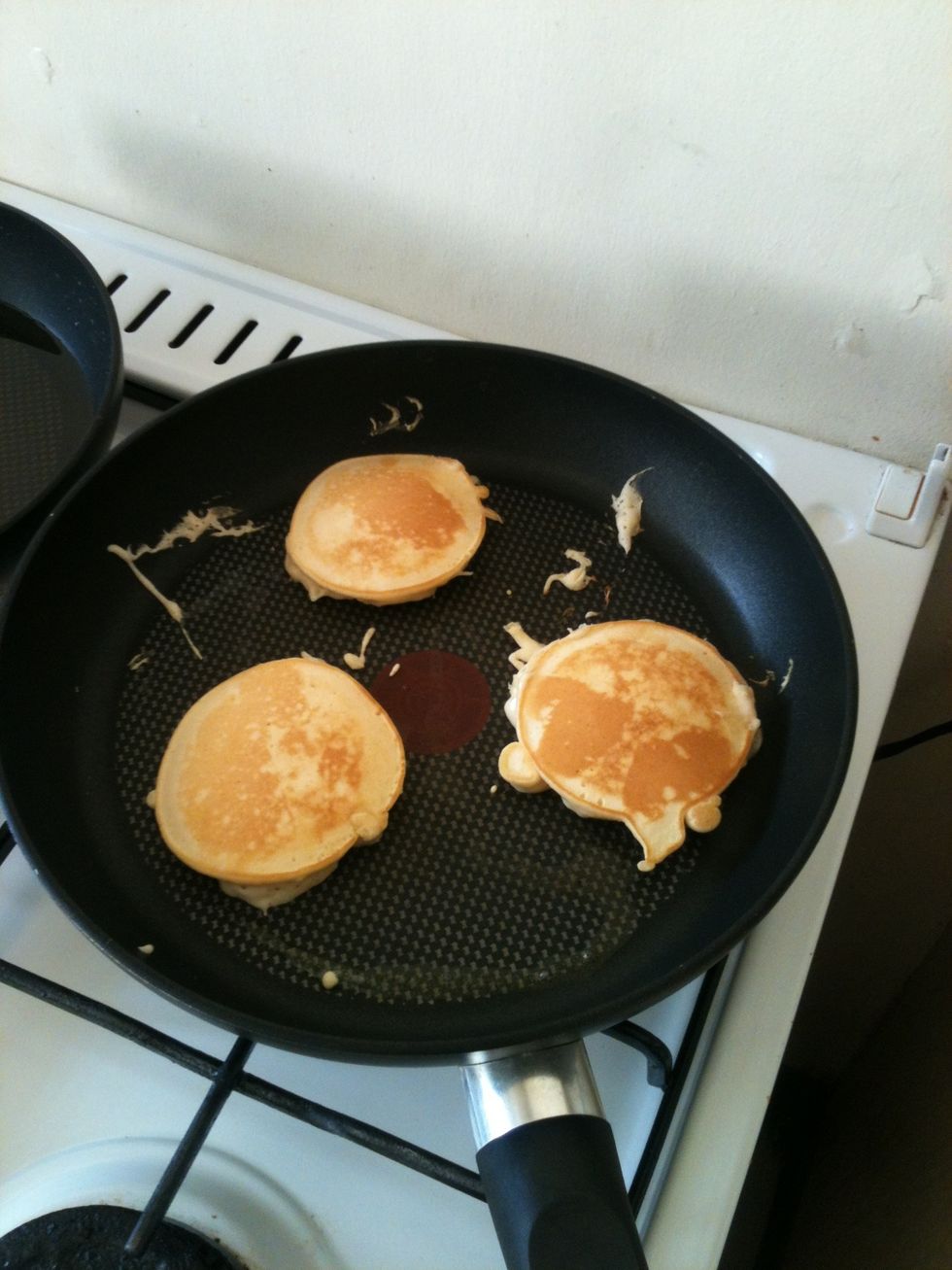 And flip. Aren't they pretty? They're GORGEOUS. Like the maker ;) (just don't look at the batter on the sides of the pan from when I tried to flip them and failed epically)