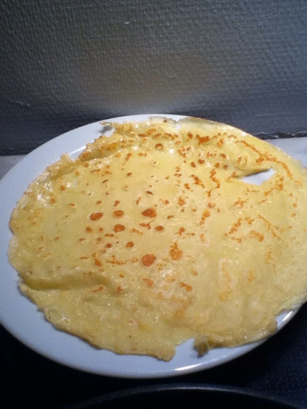 And flip, here is the first pancake! (The first one always fail...)