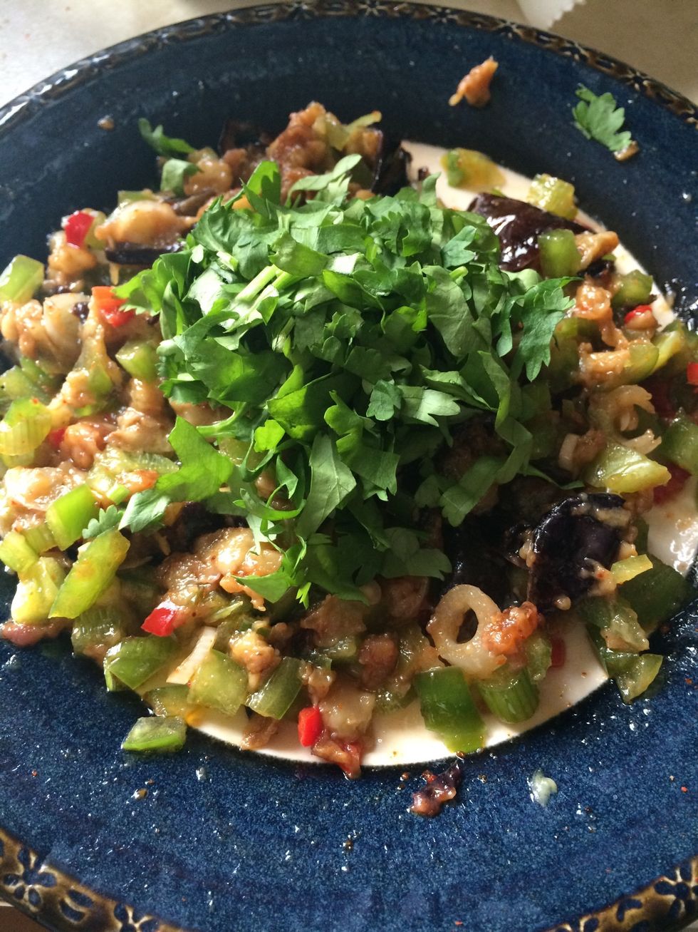 And garnish with coriander! Salad is ready :)