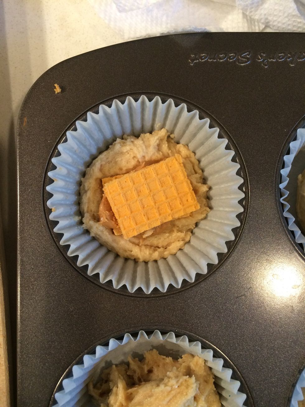 How to make butterfinger cupcakes B+C Guides