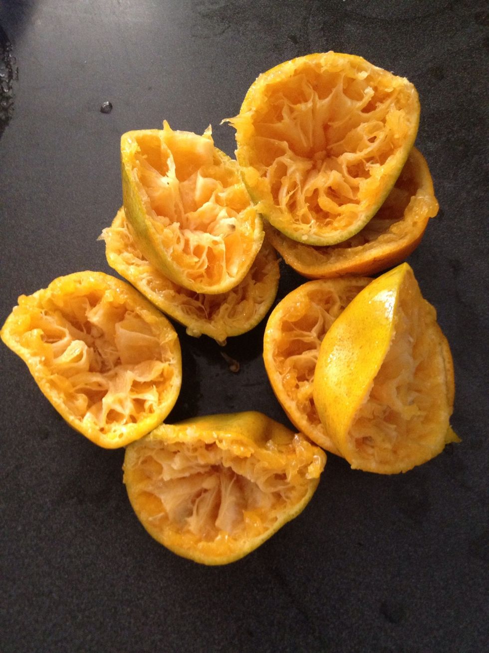 And here the empty tangerine..!! Throw it to the trash..!!