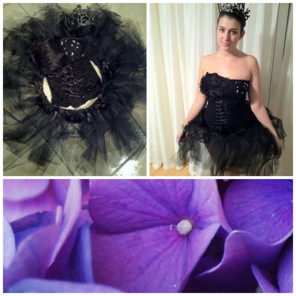 And here you go! Just put some white thights and a black panty on and overwhelm everybody with your DIY costume!