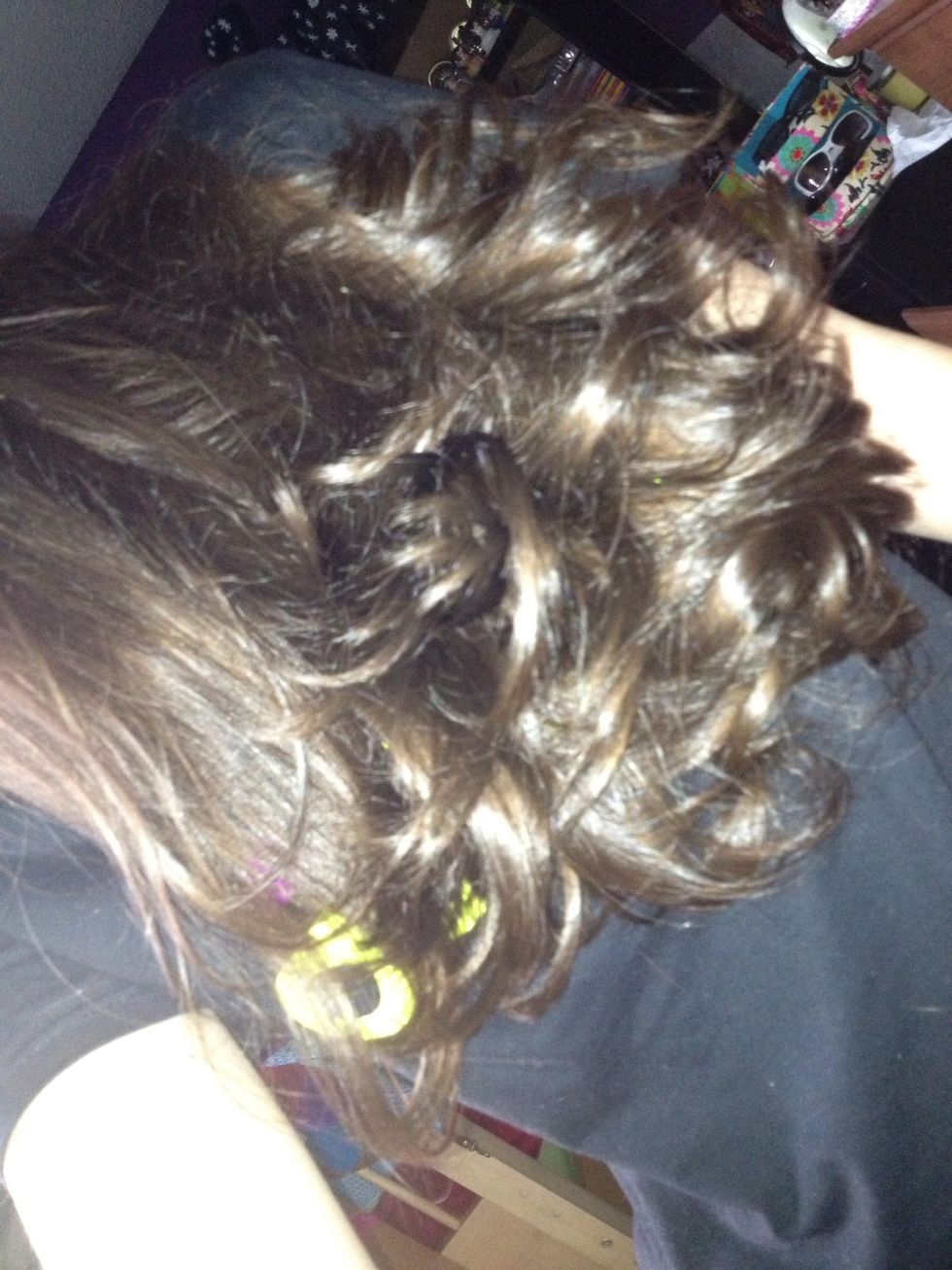 And in the morning, once you take out the bun, you have curls like these, without heat!