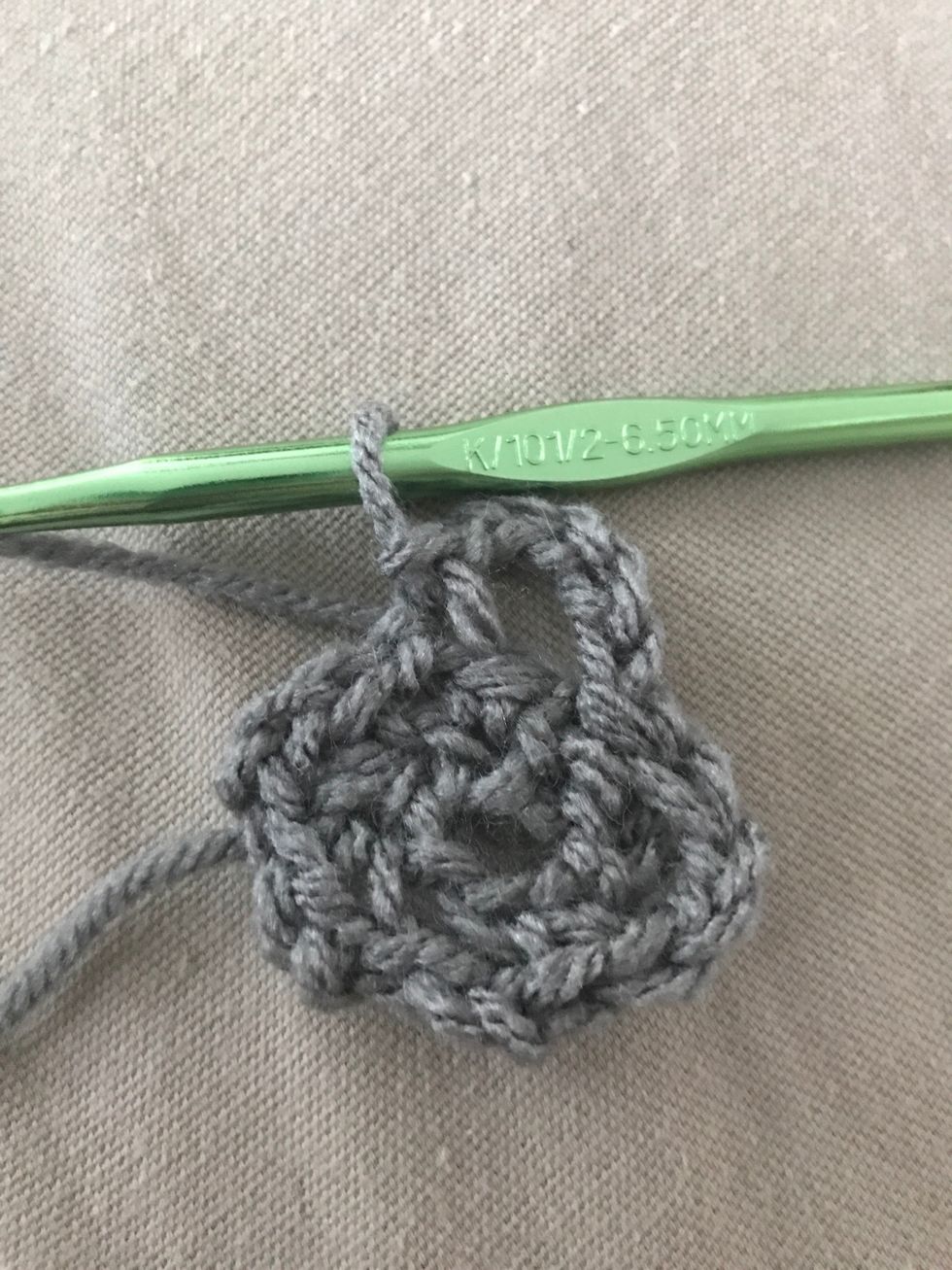 And insert it into any loop. The farther you go the wider the petal