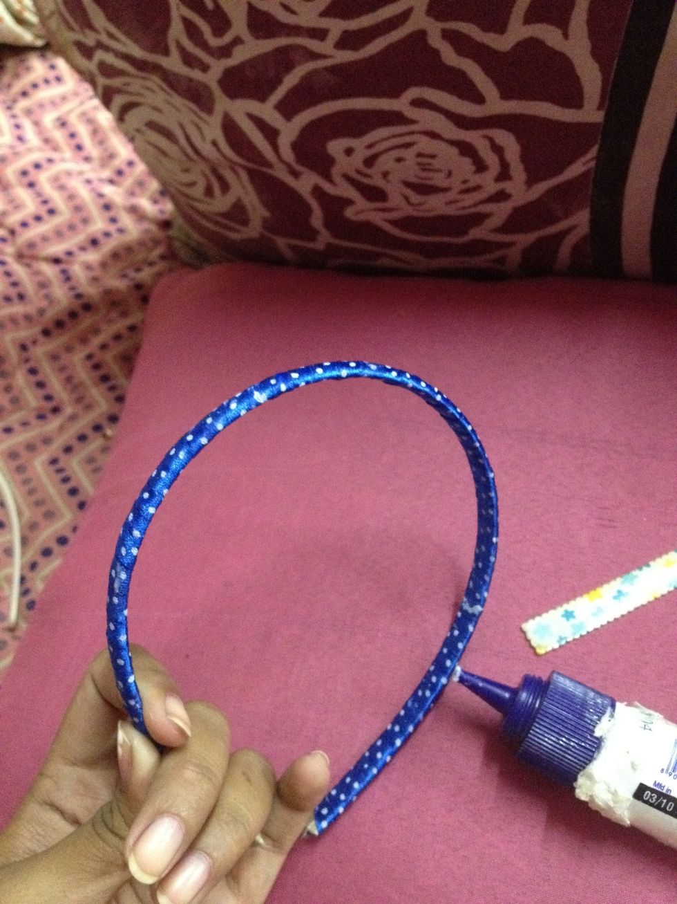 And it's done!!! So much better than the old dirty one right?It took me 5 min to change it into a brand new hairband!!