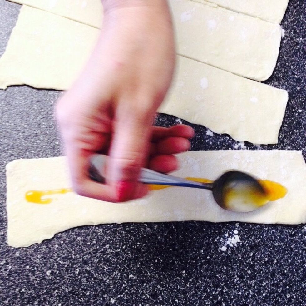 And lightly spoon the apricot mixture