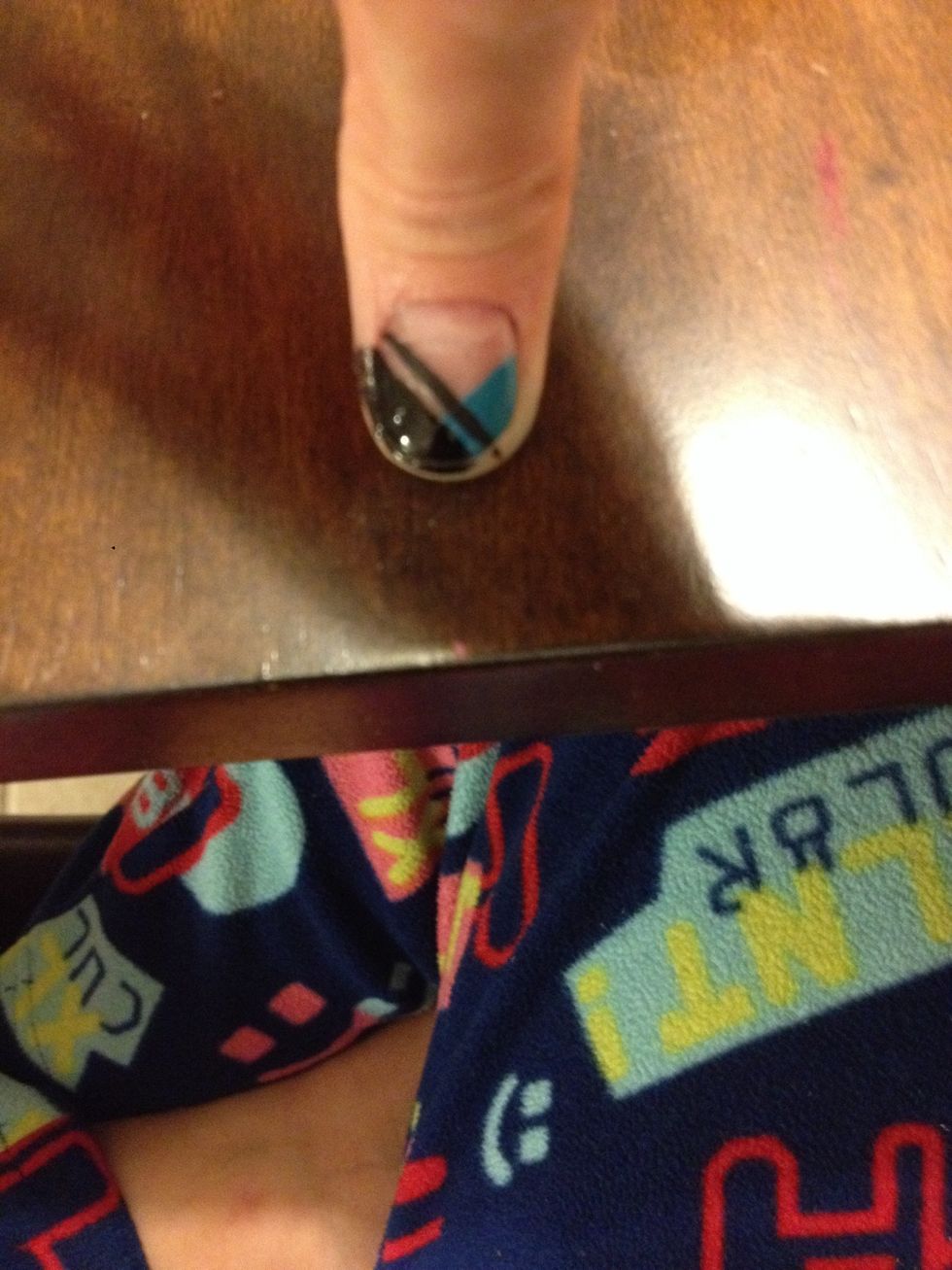 And make a black stripe parallel to the thick black stripe, allow to dry