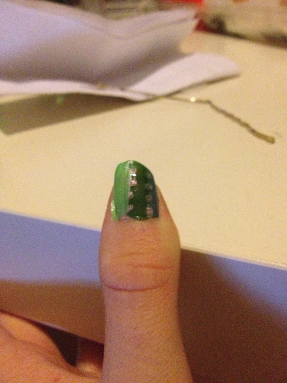 And make dots like this!! And let it dry!!