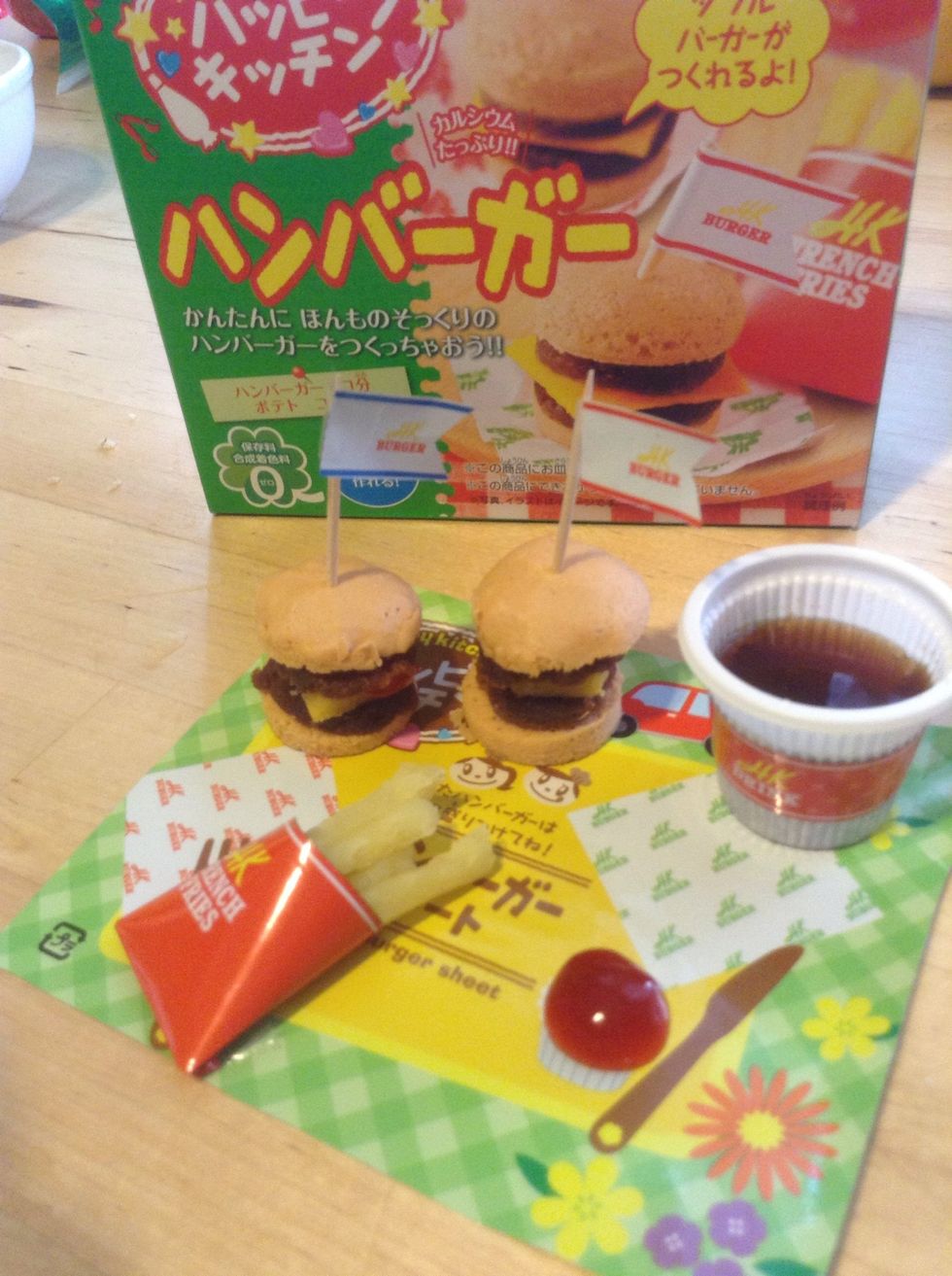 And now we have our Popin' Cookin ' Happy Kitchen Hamburger Mini Meal-Enjoy!
