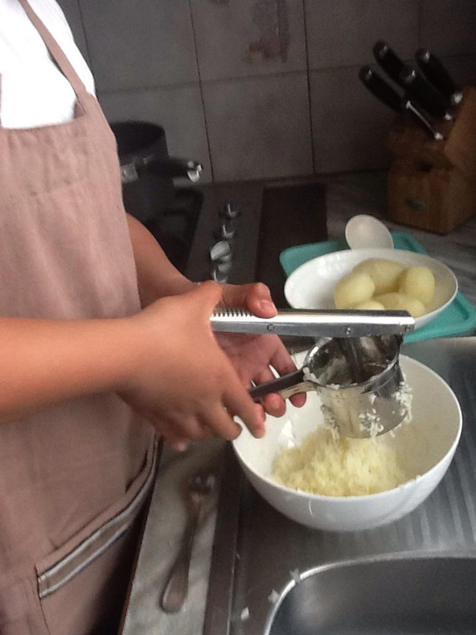 And on anther bowl mash the potatoes