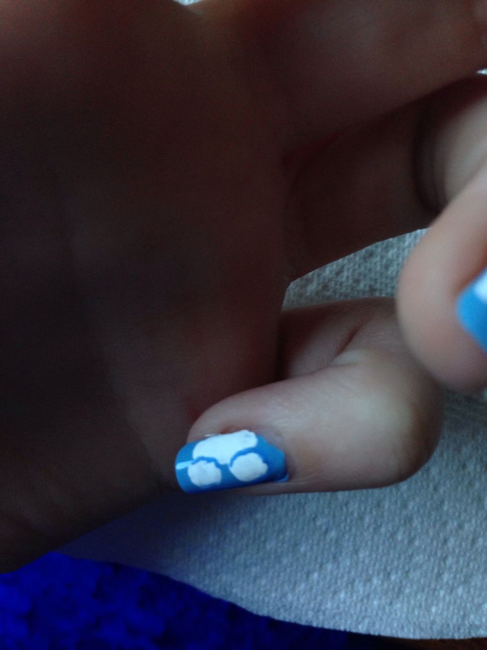 And outline the top of his feet in blue