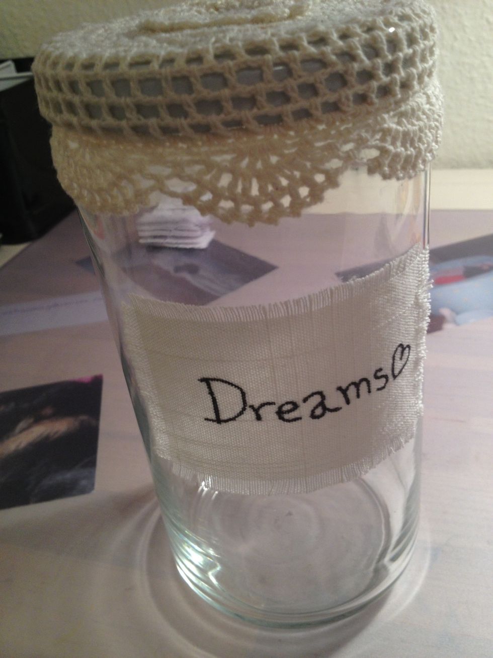 And place it on the glass jar!