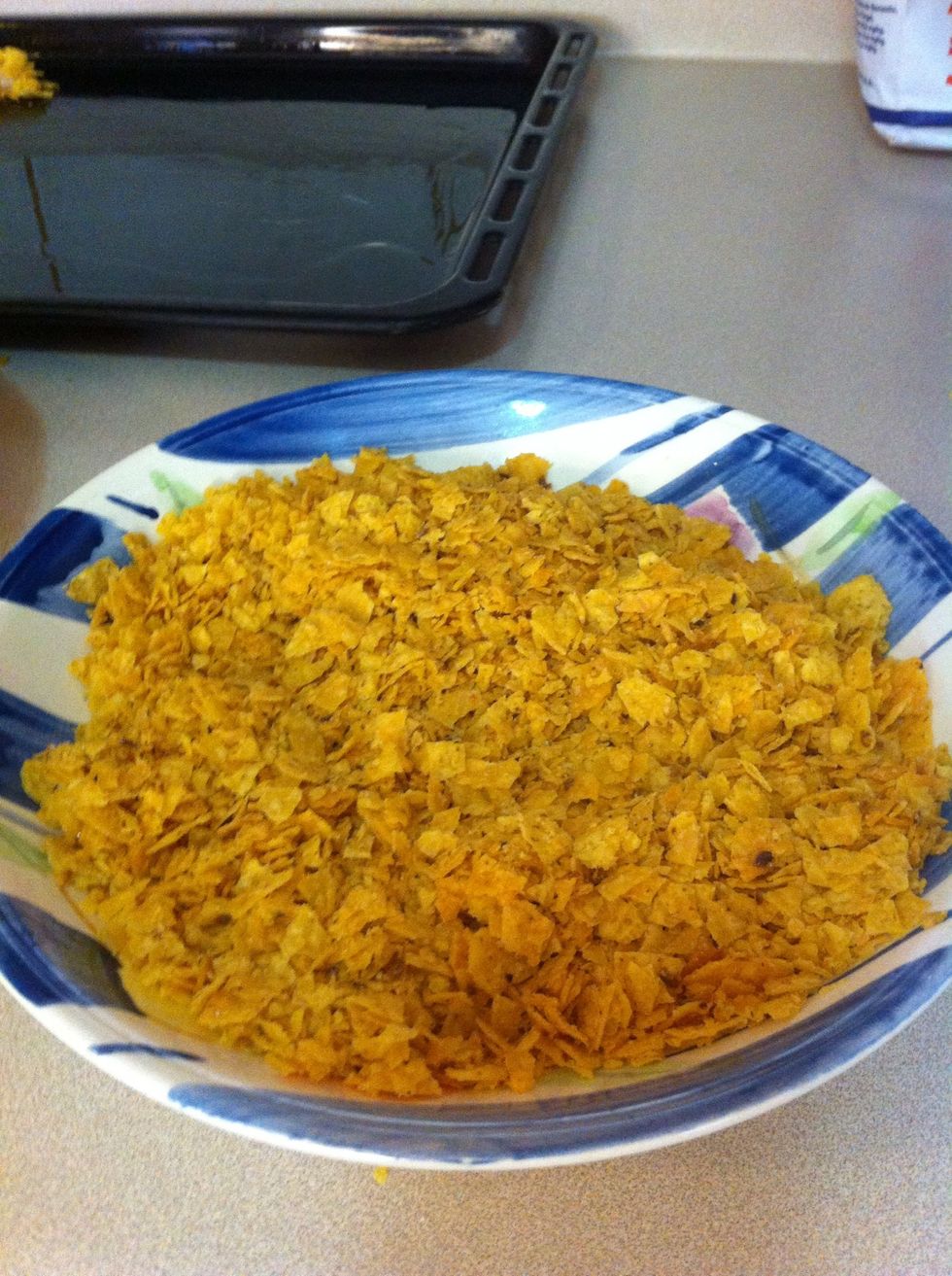 And place the dorito crumbs in another deep plate.