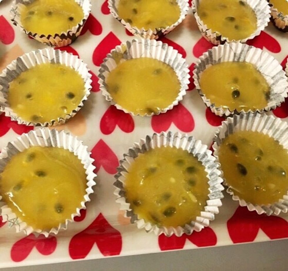 ..and pour the truffle batter into mini cupcake molds or similar. If you wish to instead roll balls let the batter cool down in room temperature. Then use a spoon to roll them into balls..
