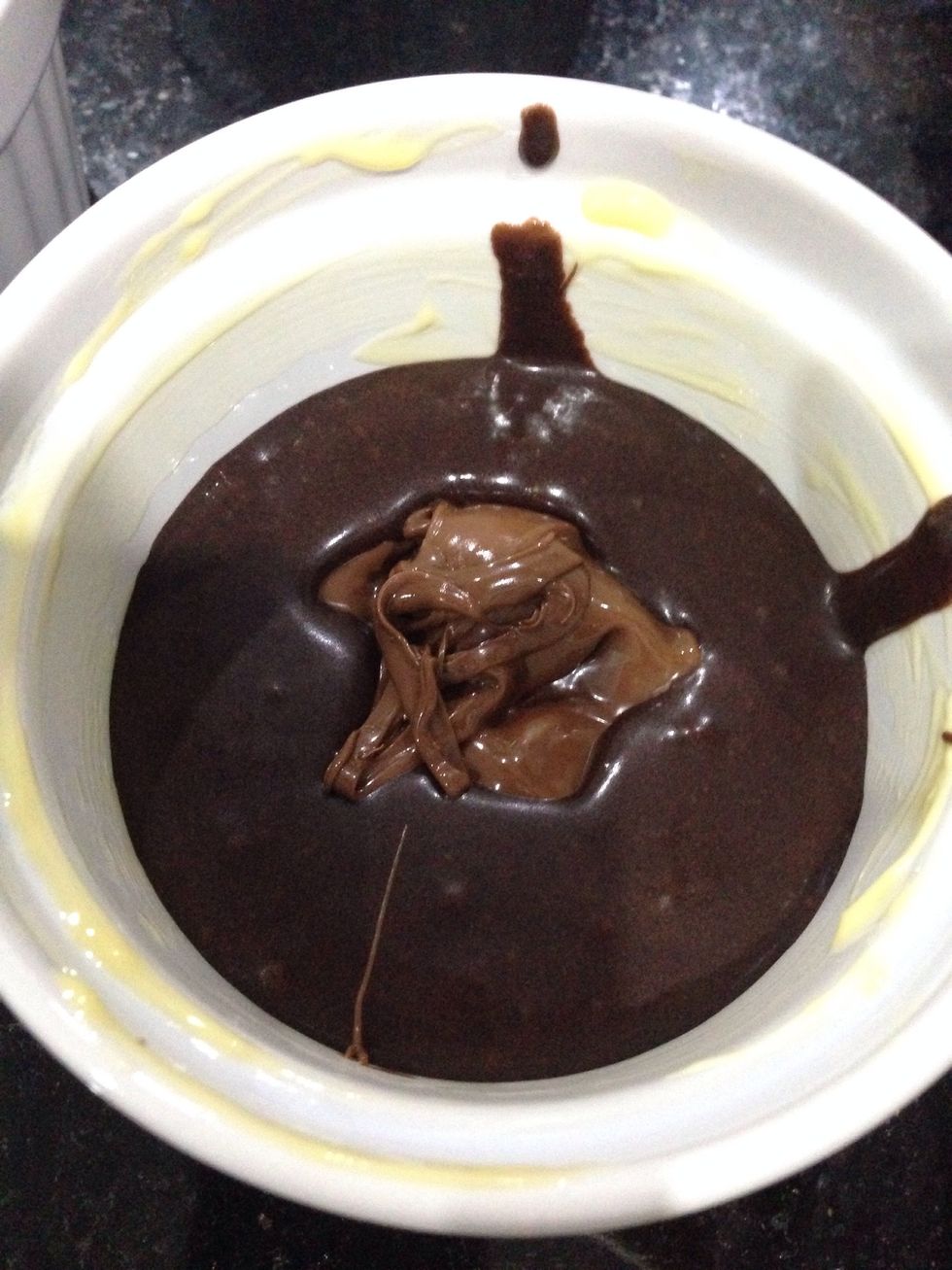 And put inside 1 tablespoons of nutella in the middle