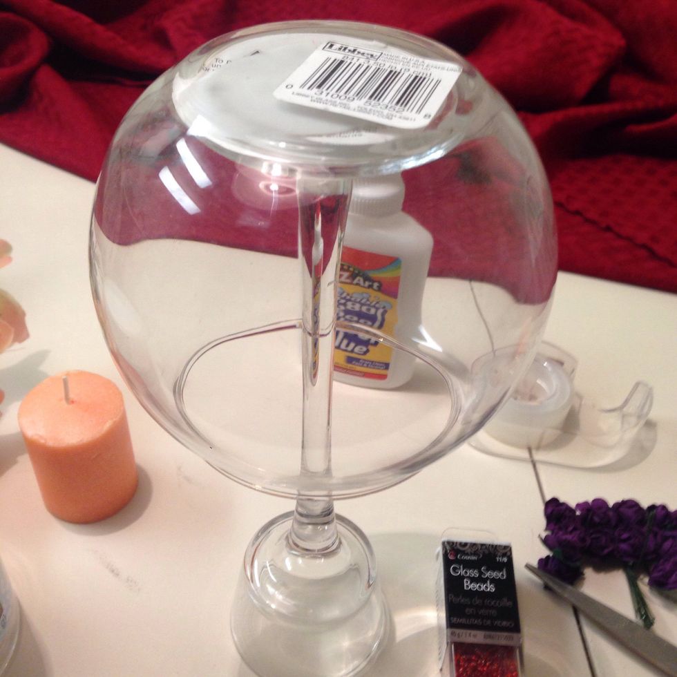 And put inside the round glass