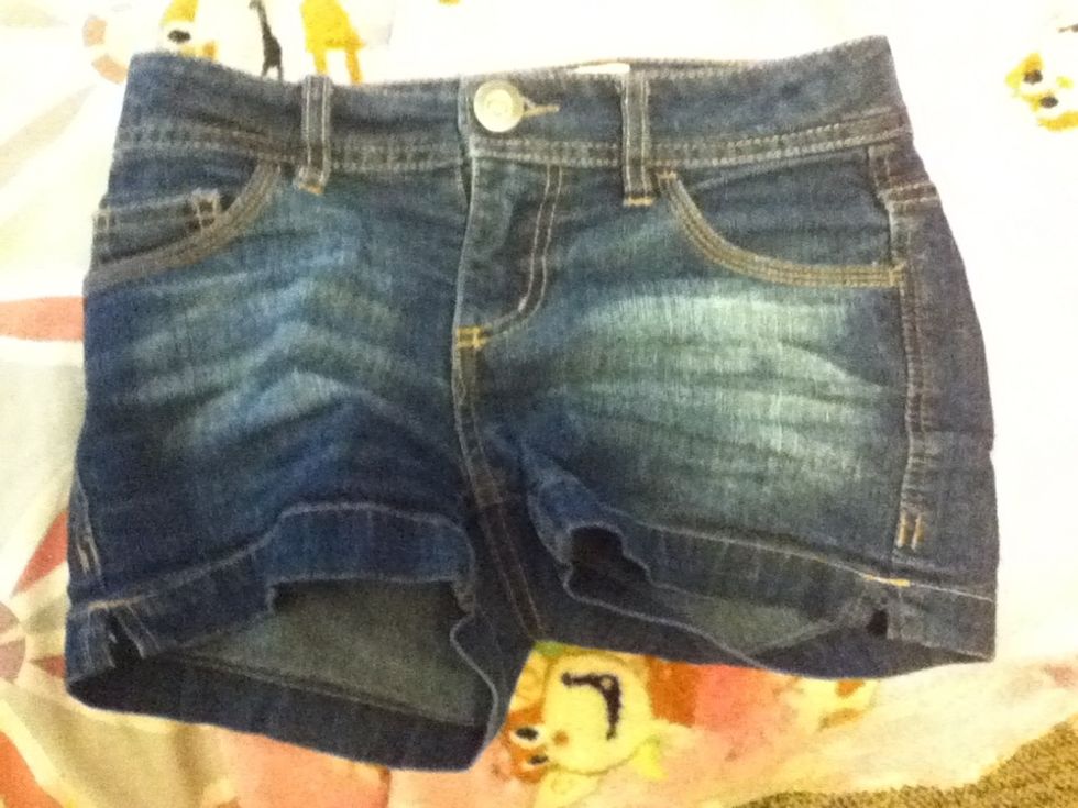 And since its getting warm i chose these shorts-NOTE ONLY DRESS TO THE WEATHER DO NOT WEAR SHORTS WHEN ITS 30 degrees out