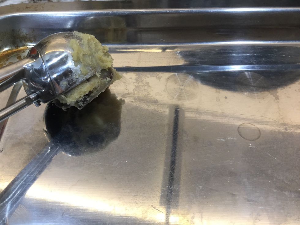 And start put the cookies onto the pan\ud83d\ude00