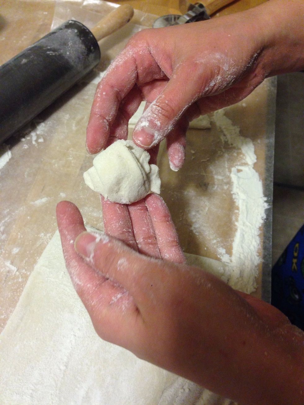 And tada! You now have a garlic knot.