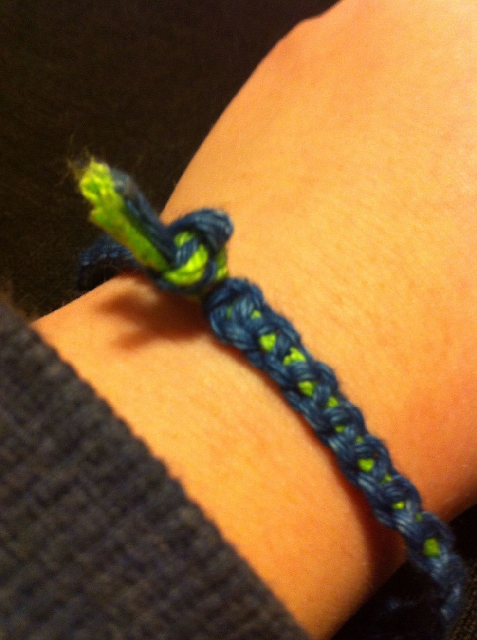 And take the blue one and tighten up so the knot wont Loosen