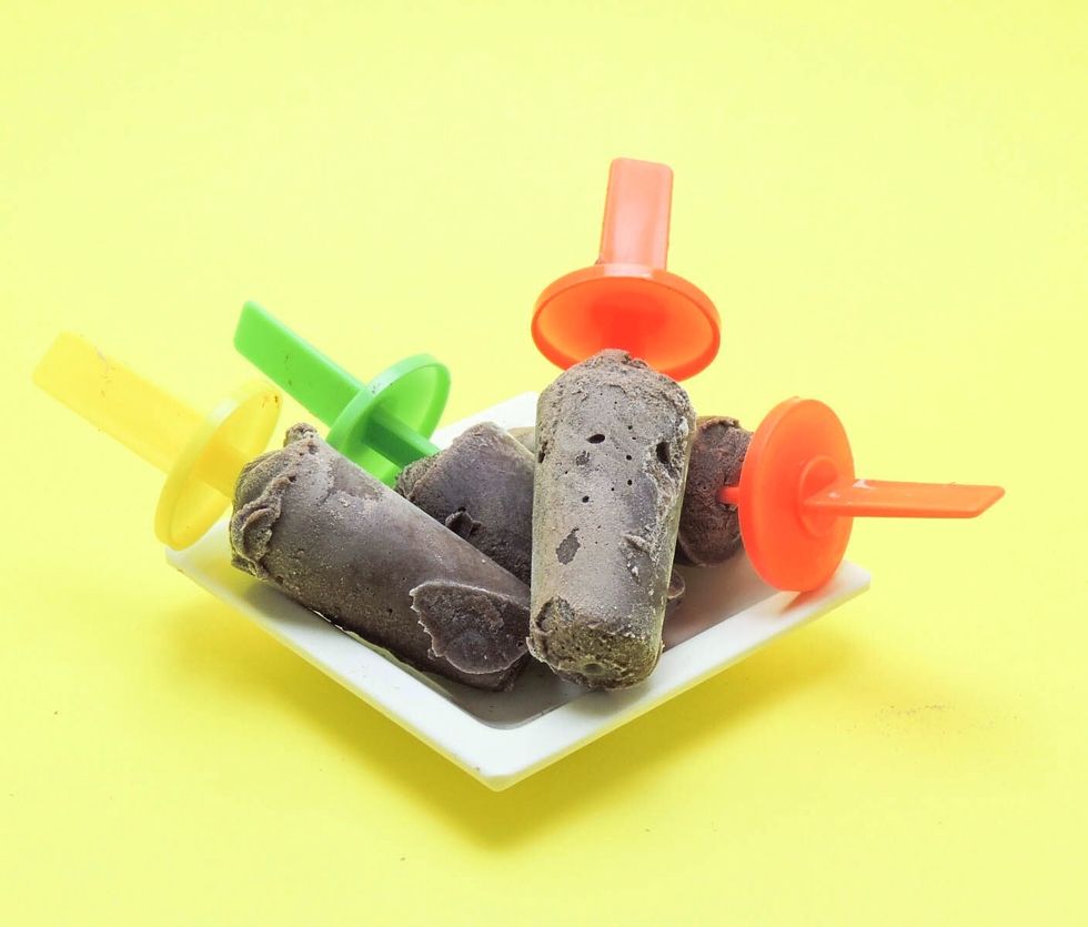 And that's it :) They taste really good, like real chocolate popsicles, but only 57 calories, high protein, high fiber (thanks to beans), low sugar, low fat and low carb