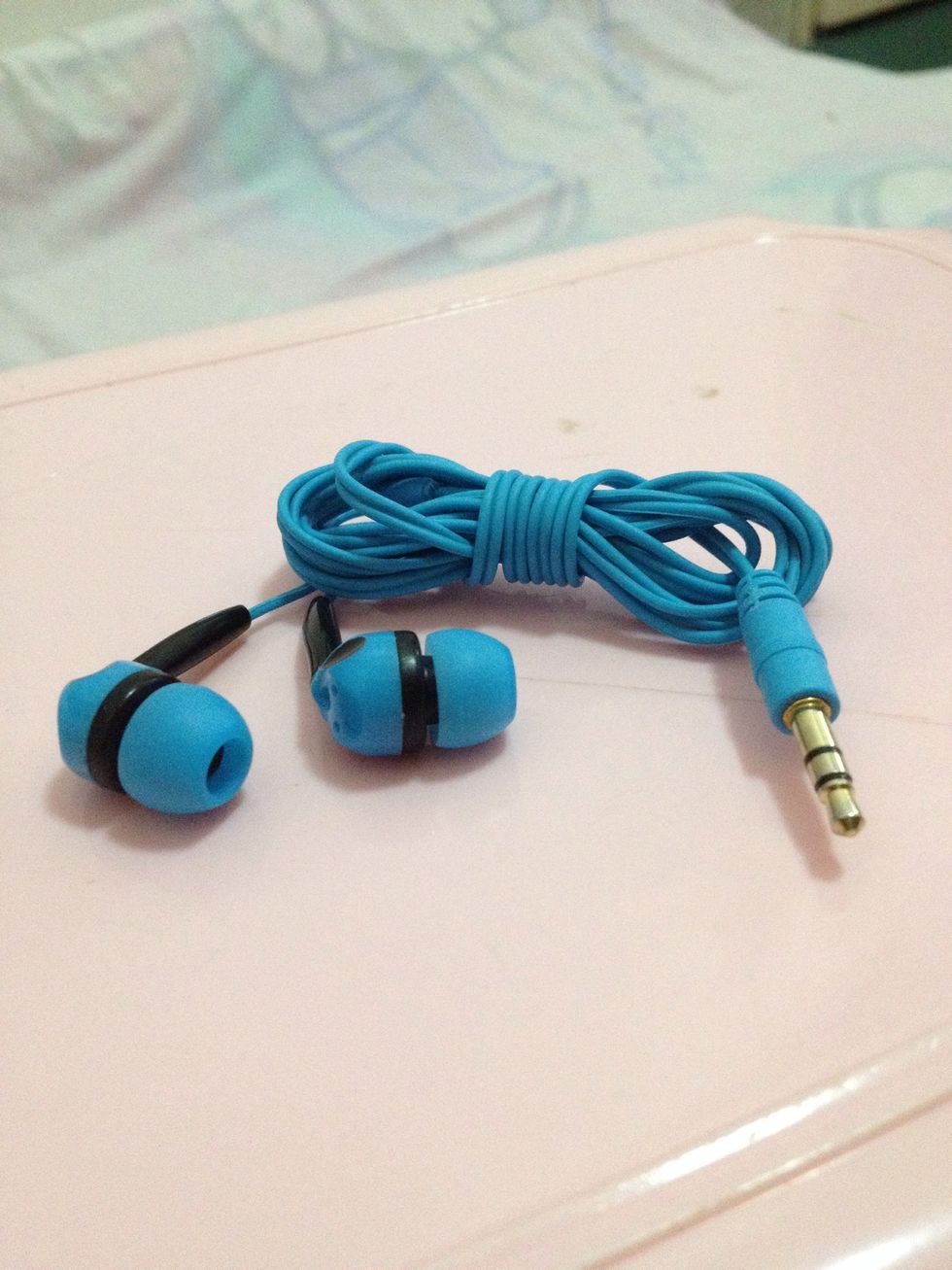 And that's it! \ud83d\ude1a\ud83d\udc4c Done. \ud83d\udc4f\ud83d\ude0c Now, you can put them in your pockets without tangling. \ud83d\ude0b