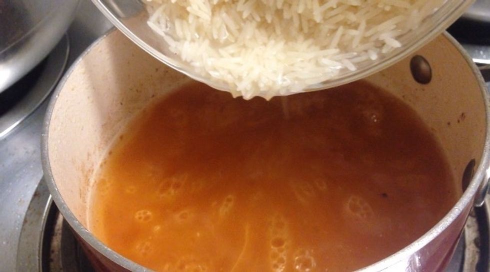 And the rice .. Bring your heat to high and let simmer until the rice absorbed water. (Remember, we don't the rice fully cooked).