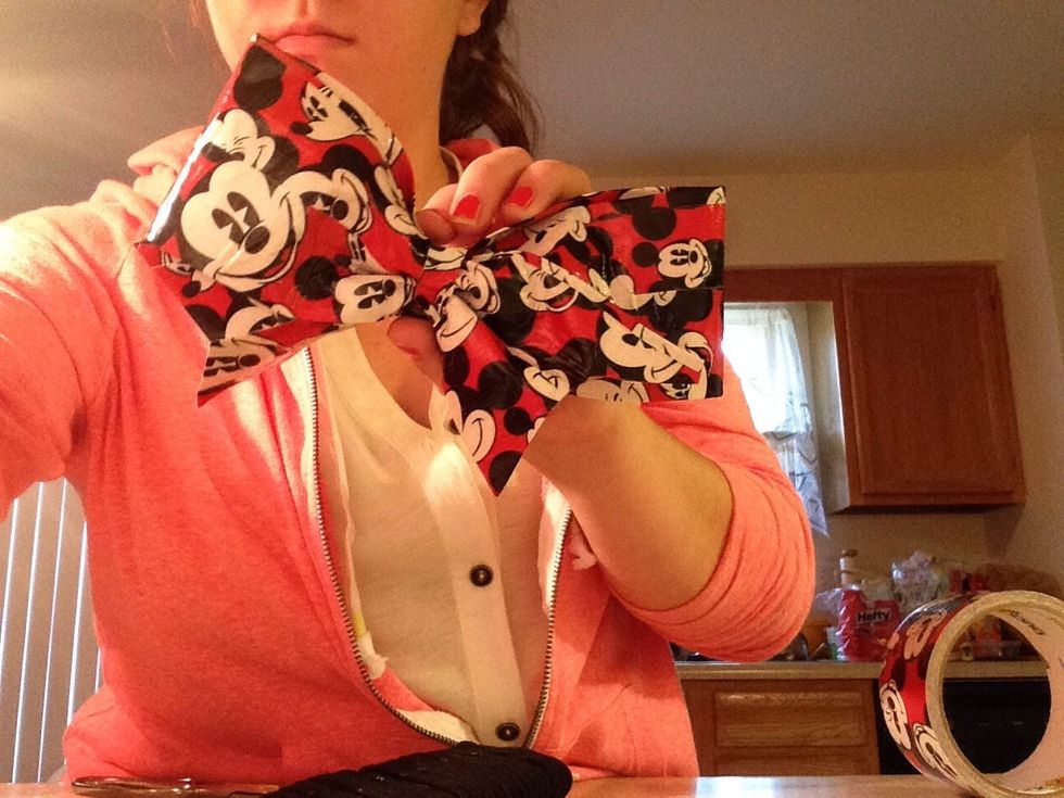 And then here your bow! Have fun cheering!