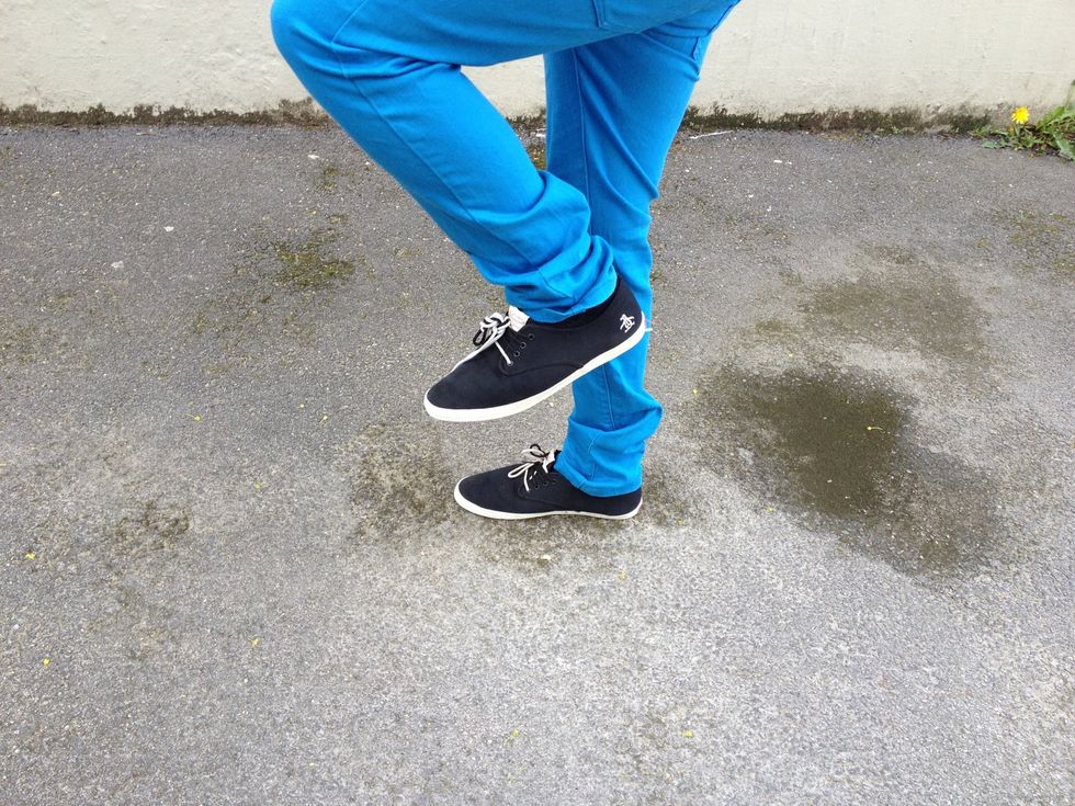 And then you put up your left foot like this