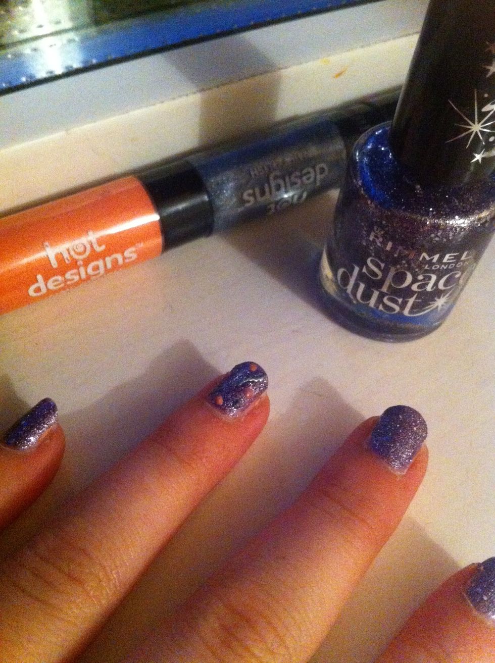 And there we go glitterful nails !!! Hope you like them make sure too like , comment and follow me !! :)