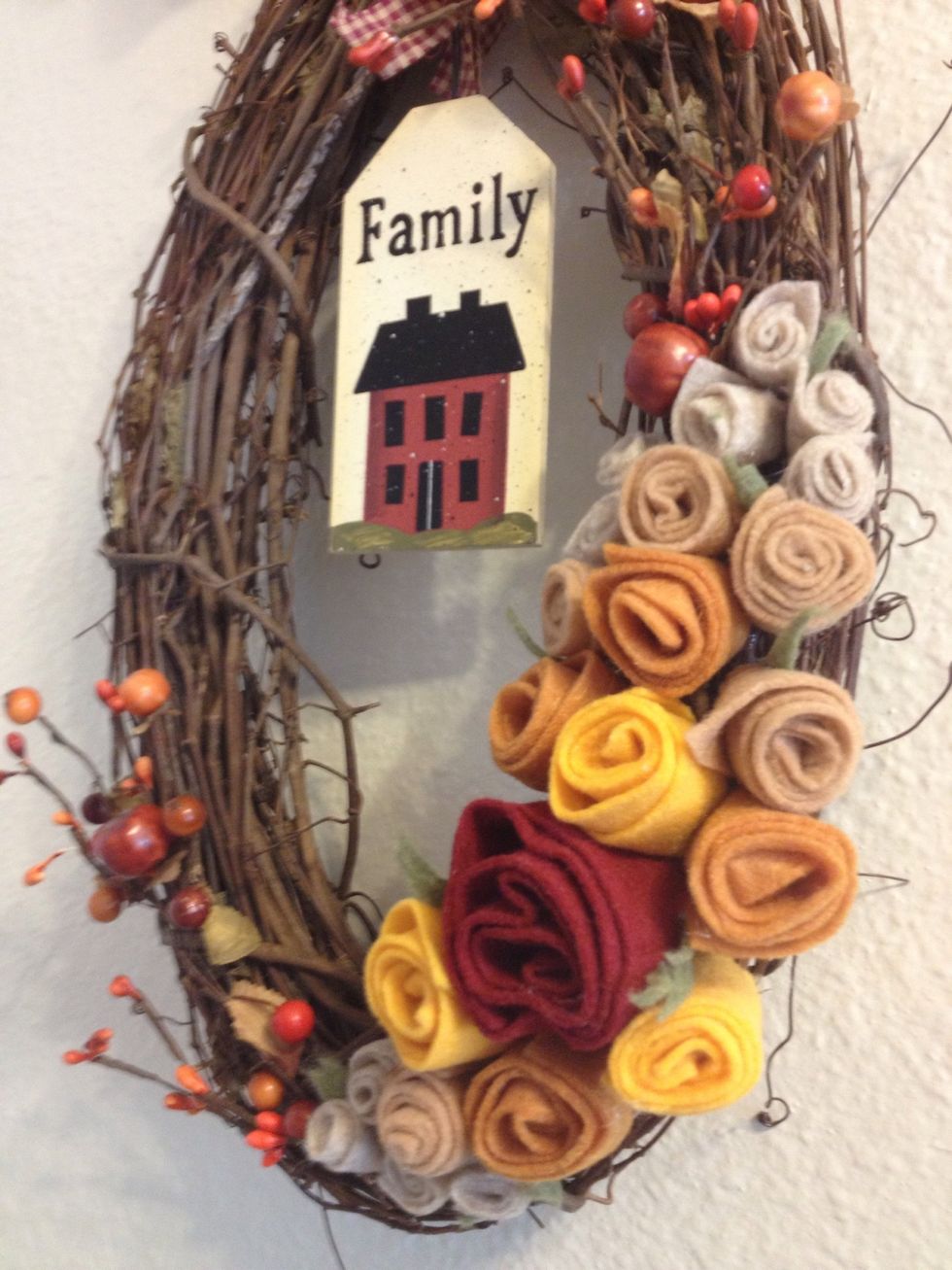 And there ya have it! A cute and cheap autumn wreath...