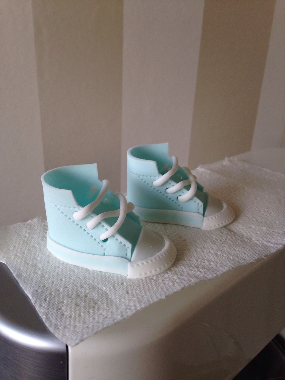 And there you go!!! Gumpaste baby shoe :)