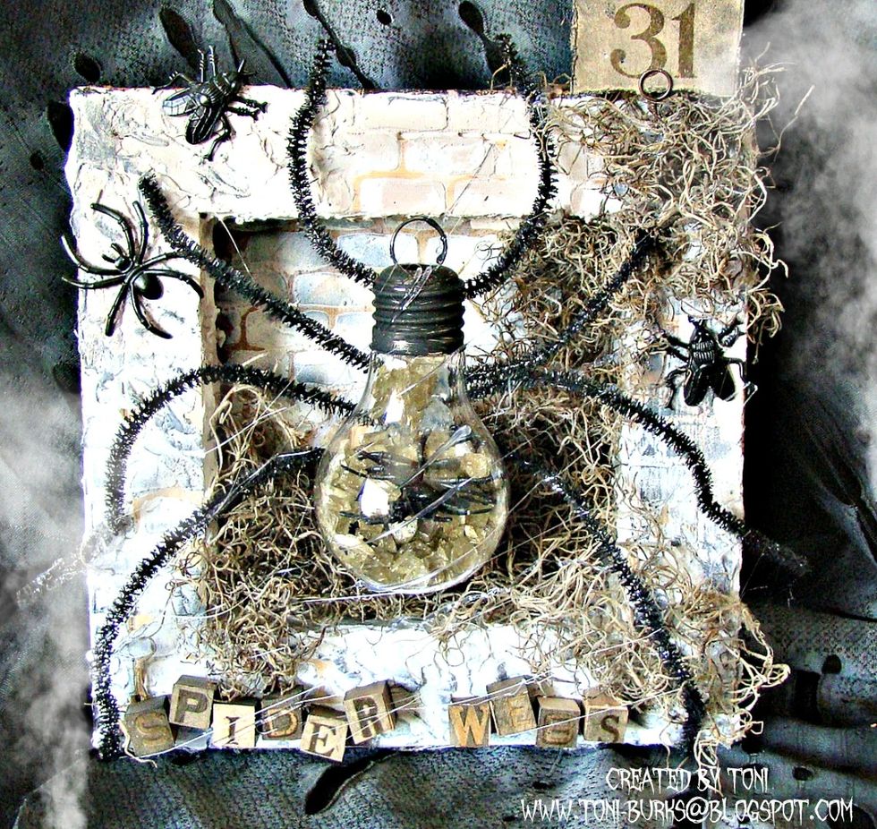 And there you have it.... a boooootiful new Halloween decor piece for your home.