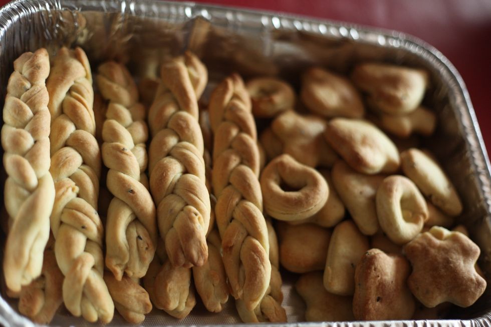 And there you have it. A crunchy, healthy snack that is great with dips or yoghurt. Store these in an air tight container and store at room temperature. Don't eat too many, they are addictive...