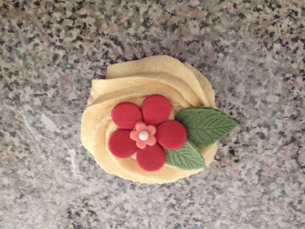 And there you have it, beautiful salted caramel cupcakes!