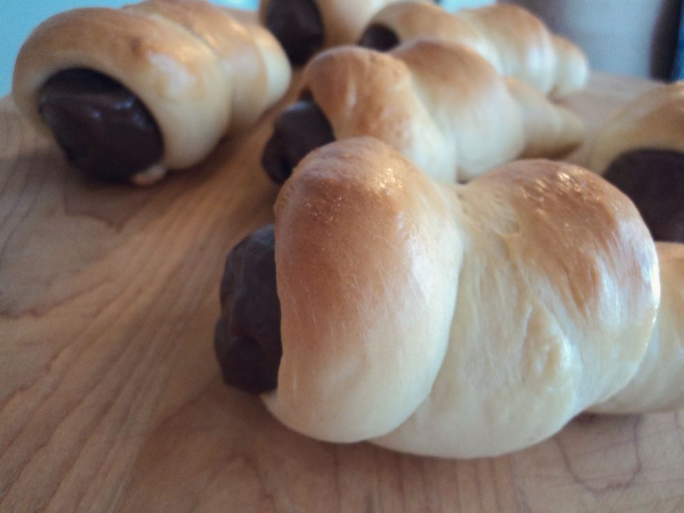 And there you have it, delicious chocolate cornets! These go well with a bit of tea or coffee, and are actually not as sweets they appear, I find them to be pretty light. Enjoy!