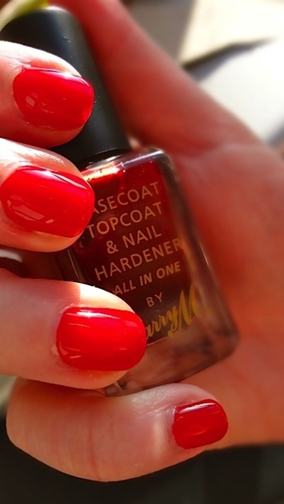 And there you have it. Pretty simple and much cheaper than the current fashion polishes you can find online. Have fun creating your own neon shades :)