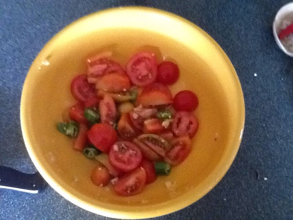 And there you have it your beautiful tomato salad is really to eat